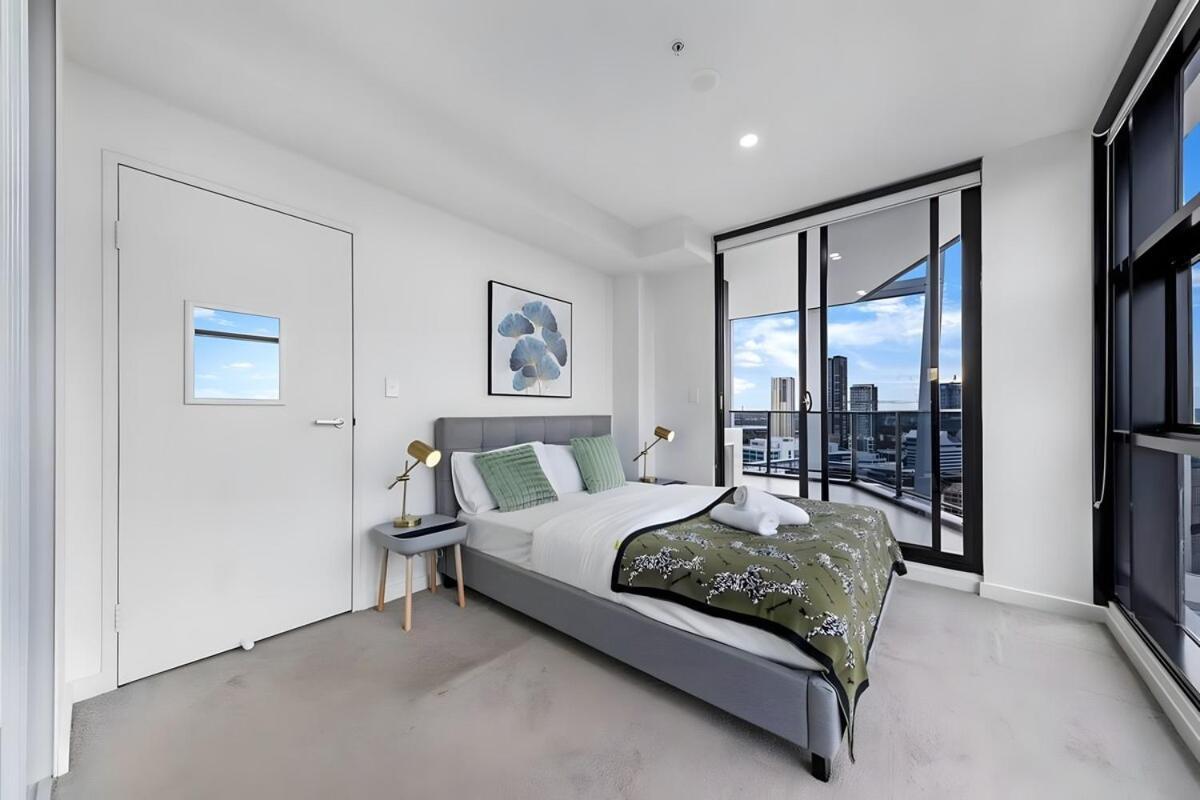Apartment Sky-city-2 Mins To Train & Shopping& Everything *